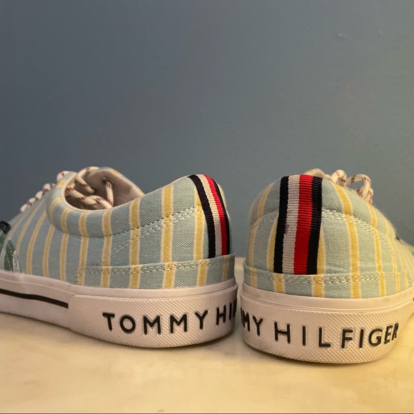Tommy hillfiger skips - Picture 1 of 4
